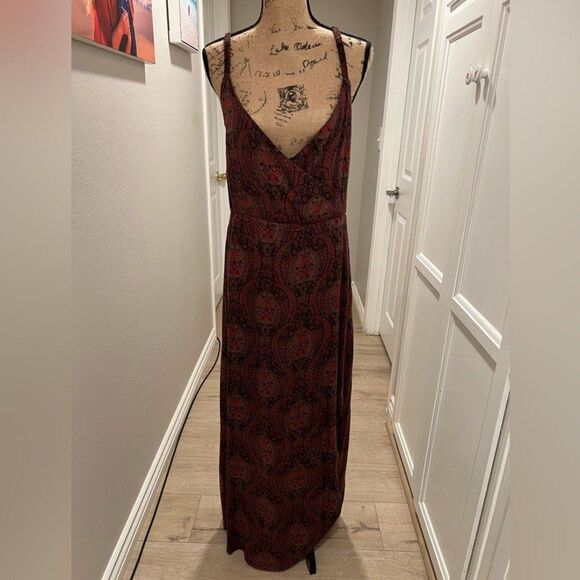 Volcom Vinyl Club Dress. Pretty Paisley print dress. NWT. Burgundy colors. Large - Picture 3 of 9